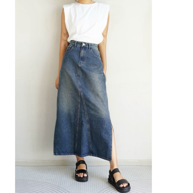 Chân Váy Jeans Kiểu Tam Giác Xẻ Hai Bên | Jas Denim Skirt | White On Denim