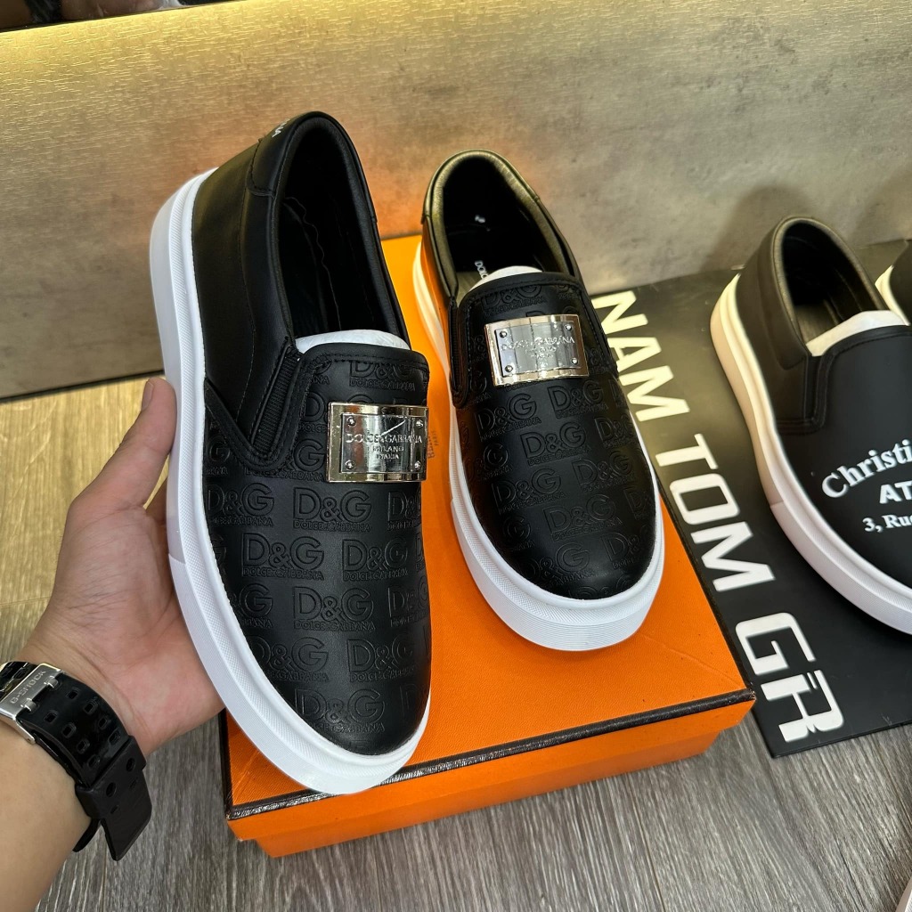 Giày lười nam slipon Dolce quai da dập vân chữ DG monogram đính quai sắt vàng khắc logo hãng