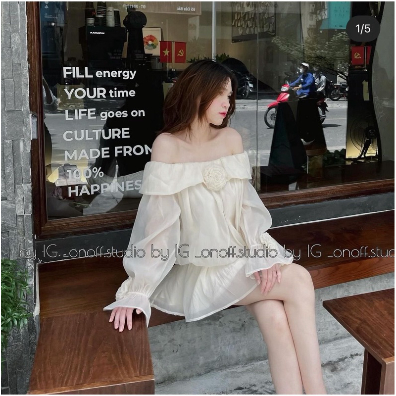 Váy trễ vai đính hoa tay bồng tiểu thư