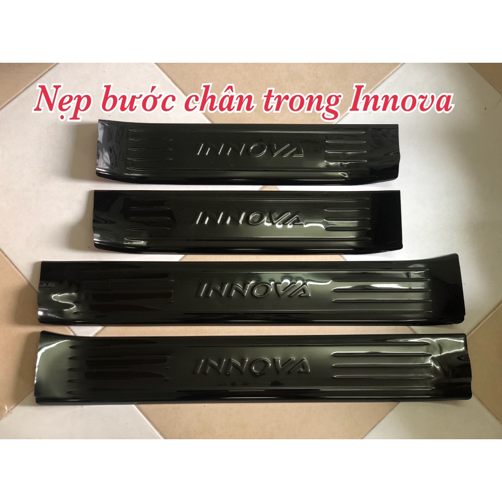 Ốp bậc cửa chống xước trong Toyota Innova 2016-2019 titan. #Nẹp bước chân trong Toyota Innova 2016-2