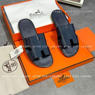  Dép nam HM sần kẻ chữ H màu navy da taiga. 