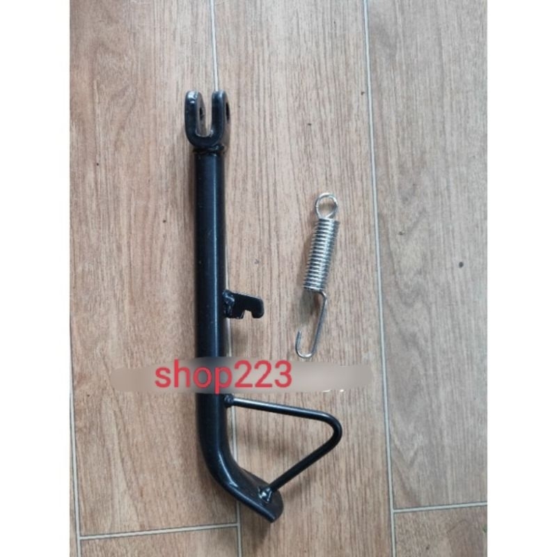 chân chống cạnh xe SH mode