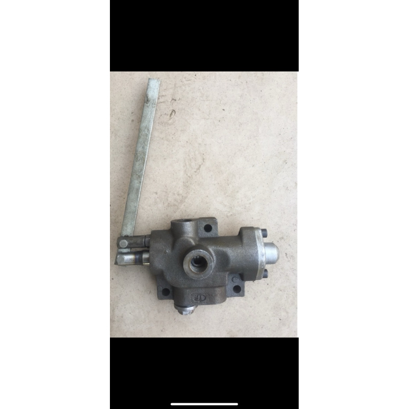 chia dầu bên van dầu thuỷ lục ren trong 18mm