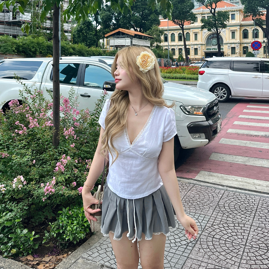 Áo Giselle Nữ Tay Ngắn Cổ V Phối Viền Ren Xinh Xắn EROTAS Giveme.clothing_saigon | BigBuy360 - bigbuy360.vn