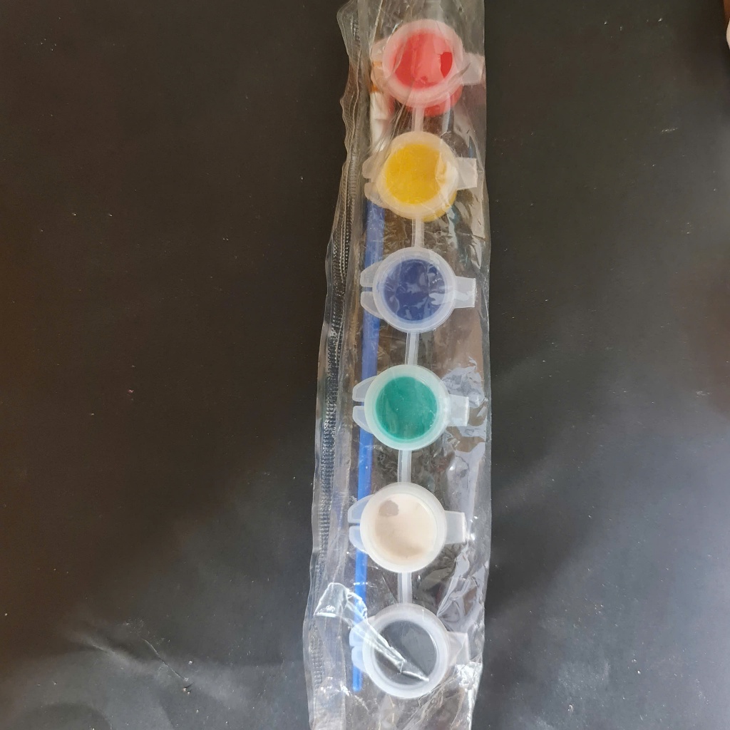 Dây 6 và 12 màu acrylic tặng kèm bút vẽ cho bạn thỏa sức sáng tạo