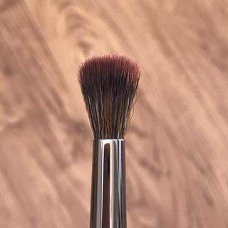 Cọ lẻ Morphe E27 dùng tán đều màu mắt