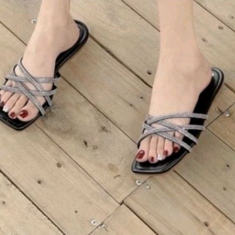 <MẪU MỚI> 👉Dép nữ-dép lê nữ mũi vuông phối 4 dây chéo đính xoàn trúc tôn da hoàn hảo, thích hợp cho 