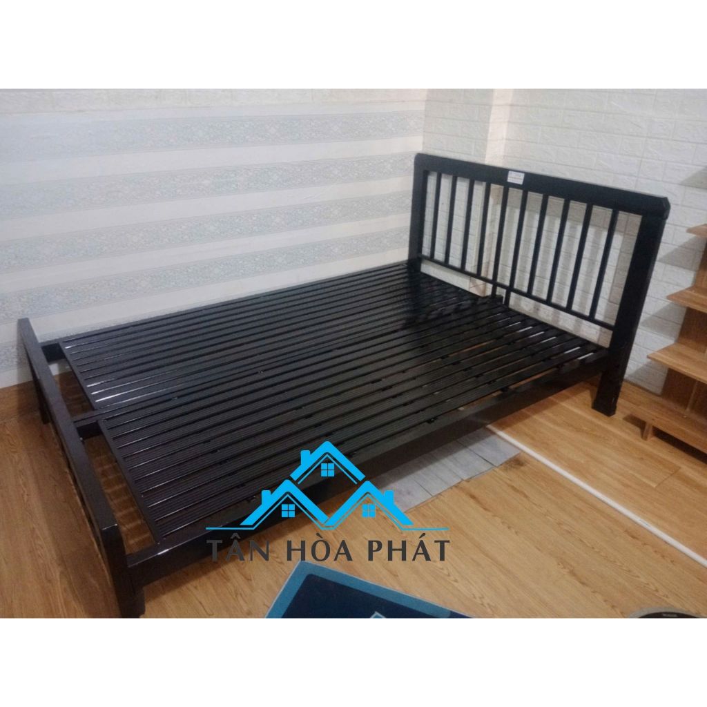 Giường sắt mỹ nghệ sọc vuông 1m8x2m