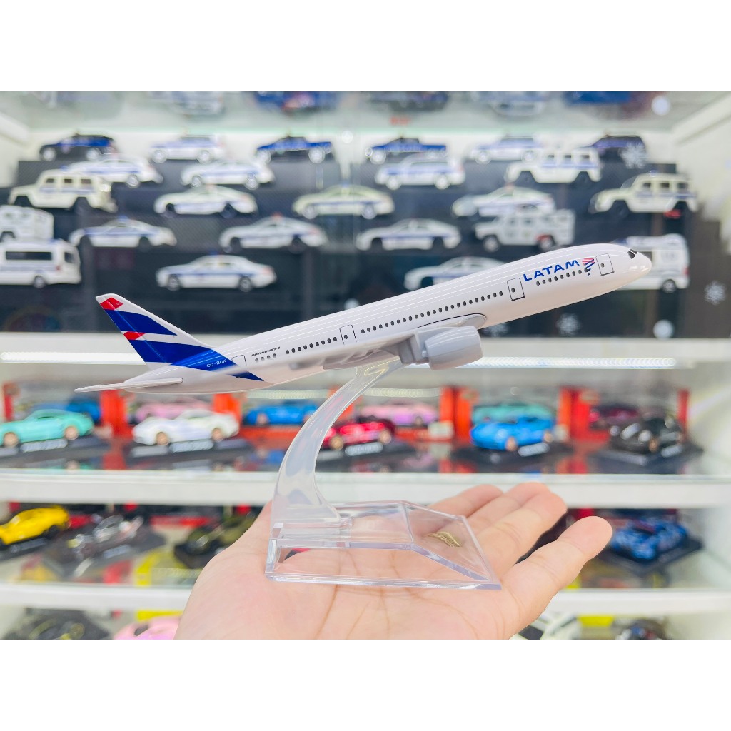 Mô hình máy bay Brazil Latam Arlines Dreamliner Boeing B787 16cm MB16080