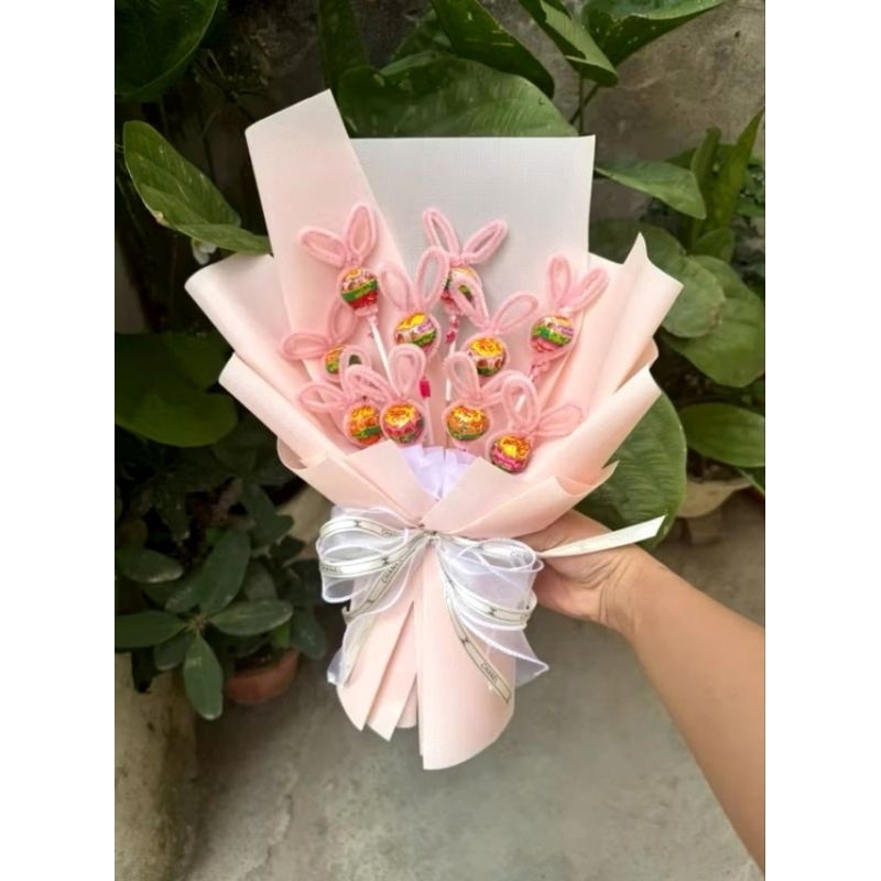 Bó hoa kẹo mút tai thỏ kẽm nhung quà tặng người yêu