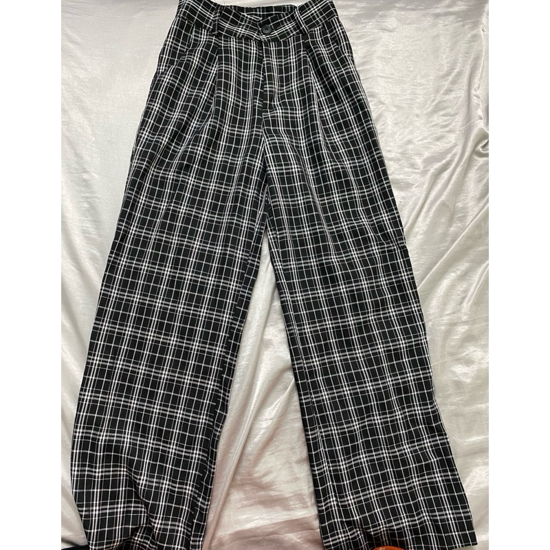 ĐỒ SI/2HAND-Quần short sọc trắng đen-Ảnh thật do shop tự chụp và quay