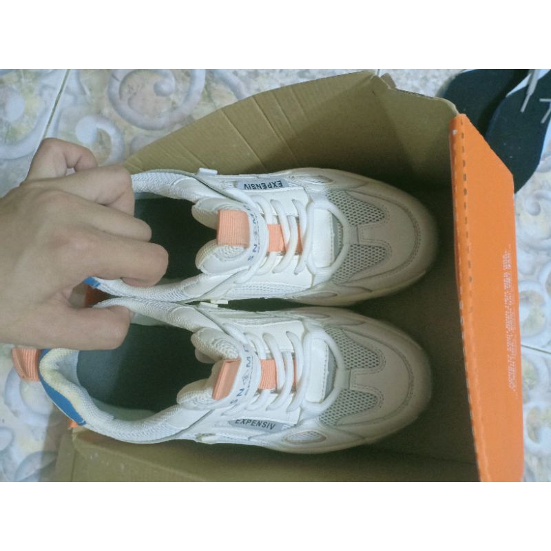 pass giày độn 7cm mua 450k size 35 pass 100k