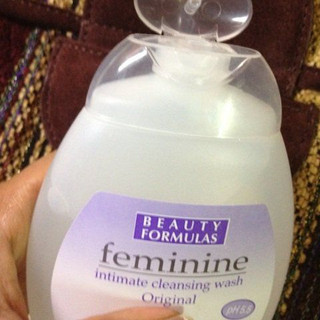 Dung dịch vệ sinh Beauty Formulas Feminine