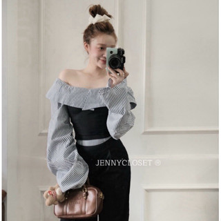 JENNYCLOSET ®”Lotus Set” • Áo trễ vai kẻ sọc tay bồng dáng crotop mix quần phối cạp ống xuông ,chất liệu cao cấp hàng L1