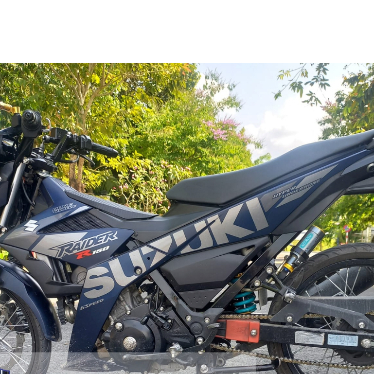 TEM RAIDER SUZUKI R150 CHỈ SỌC