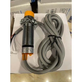 Cảm biến E2E-X10MF1 phi 18 PNP NO