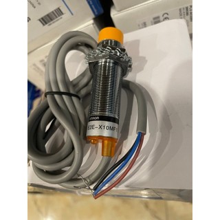 Cảm biến E2E-X10MF1 phi 18 PNP NO