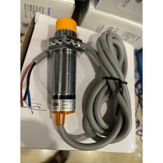 Cảm biến E2E-X10MF1 phi 18 PNP NO