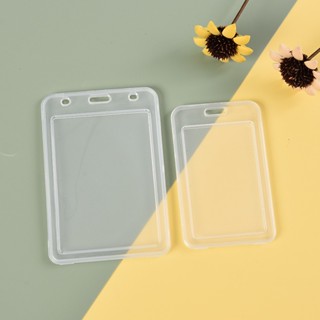 Thẻ đeo bảng tên trong suốt hai mặt, bao đựng thẻ chất liệu nhựa cao cấp chống nước dày dặn, bền đẹp đựng vừa 2 chủ thẻ.