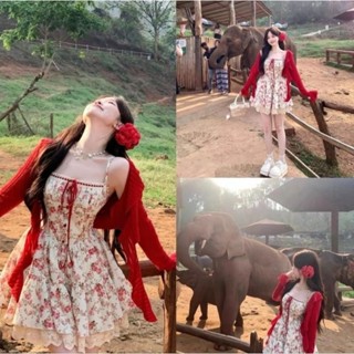 sét váy hoa 2 dây trẻ trung phối ren kèm áo khoác đỏ,bèo tua rua siêu xinhcho nàng dạophố du lịch,sống ảo cho mùa noel