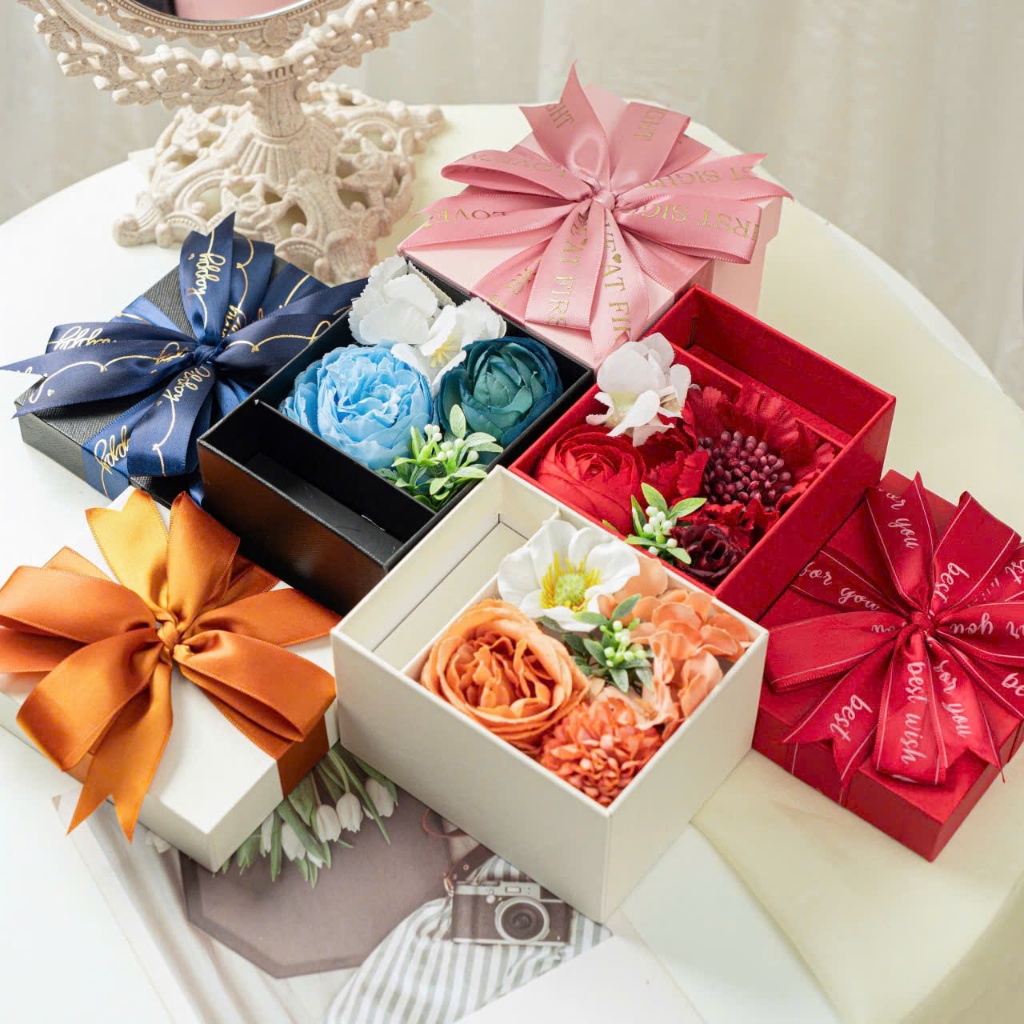 ( Lưu Ý Kích Thước Hộp Quà)  Hộp Hoa Lụa Đựng Son Thỏi 9,5c x 12 x 7cm