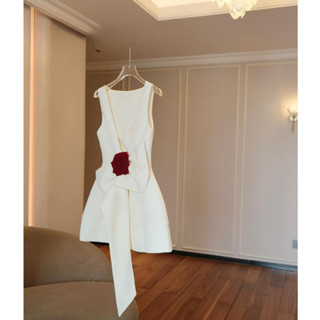  Đầm dự tiệc cổ tròn kèm hoa thanh lịch ROSE DRESS 