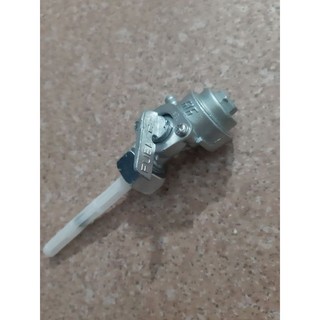 1 chiếc khóa x.ăng dưới xe ba gác - ba bánh