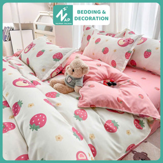 Bộ 4 Món Vỏ Chăn Ga Gối Gấu Dâu Dễ Thương Vải Cotton 3D 80% Bền Màu Không Bai Xù Freesize Napbedding