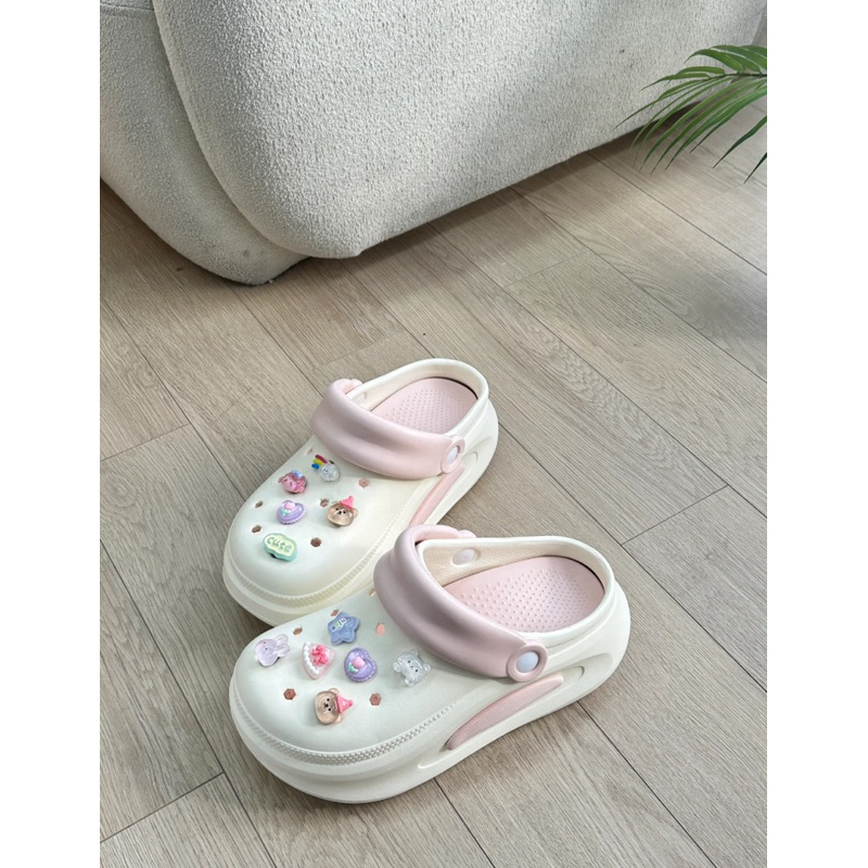 𝐓𝐫𝐚𝐦𝐲𝐧𝐠𝐮𝐲𝐞𝐧𝐃𝐚𝐢𝐥𝐲 🎉 Dép sục Crocs đế cao cấp chống trượt cao 6cm (Tặng kèm đầy đủ Sticker)