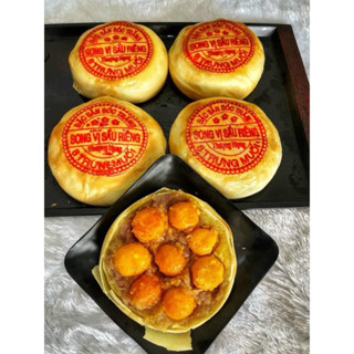   Free Ship Xtra  Bánh Pía Mặt Trăng Song vị 4 trứng muối 500gr béo thơm sầu riêng 