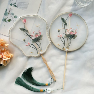 (3 MẪU) Quạt Cô Dâu Quạt Cổ Trang Thêu Tay Họa Tiết Hoa Sen Sang Trọng, Phụ Kiện Cưới Xinh Xắn