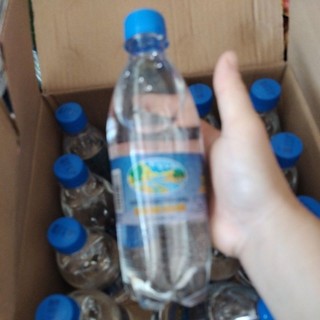 THÙNG NƯỚC KHOÁNG QUANG HANH CÔNG ĐOÀN nắp xanh mẫu mới