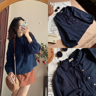 (Sẵn) Áo blouse cổ cao tay dài xanh navy và beige mặc thu chất linen cotton mềm dày dặn