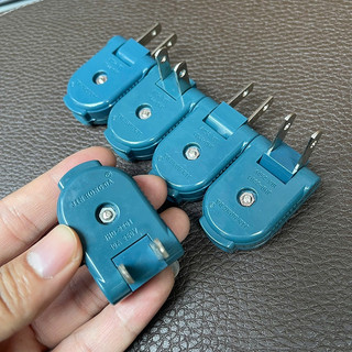 Phích cắm chân dẹt xoay 90°