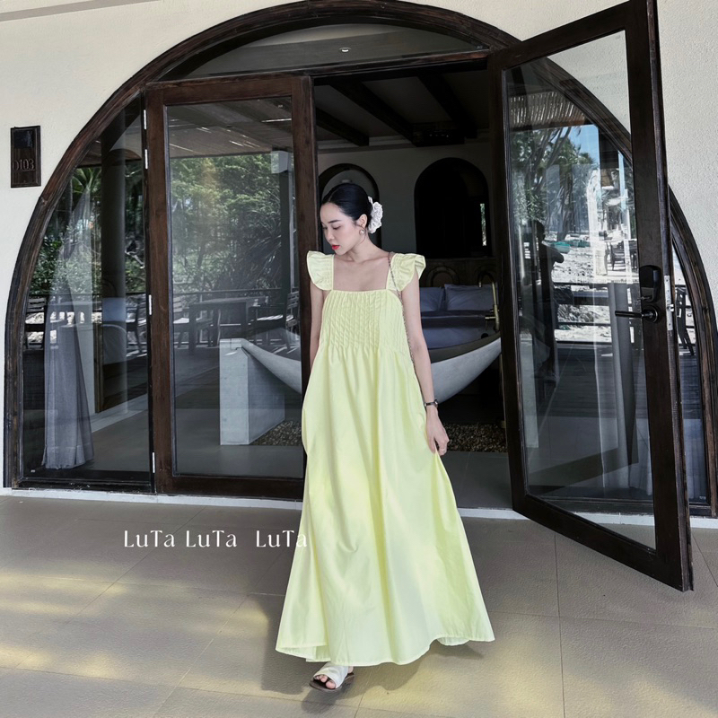 Váy xếp li tay cánh tiên