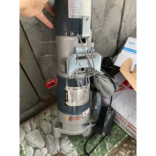 Motor cửa cuốn Công nghệ Đài Loan chạy điện 220V, nhỏ gọn lắp cho nhiều loại cửa cuốn nan nhôm khe thoáng, cửa tấm liền.