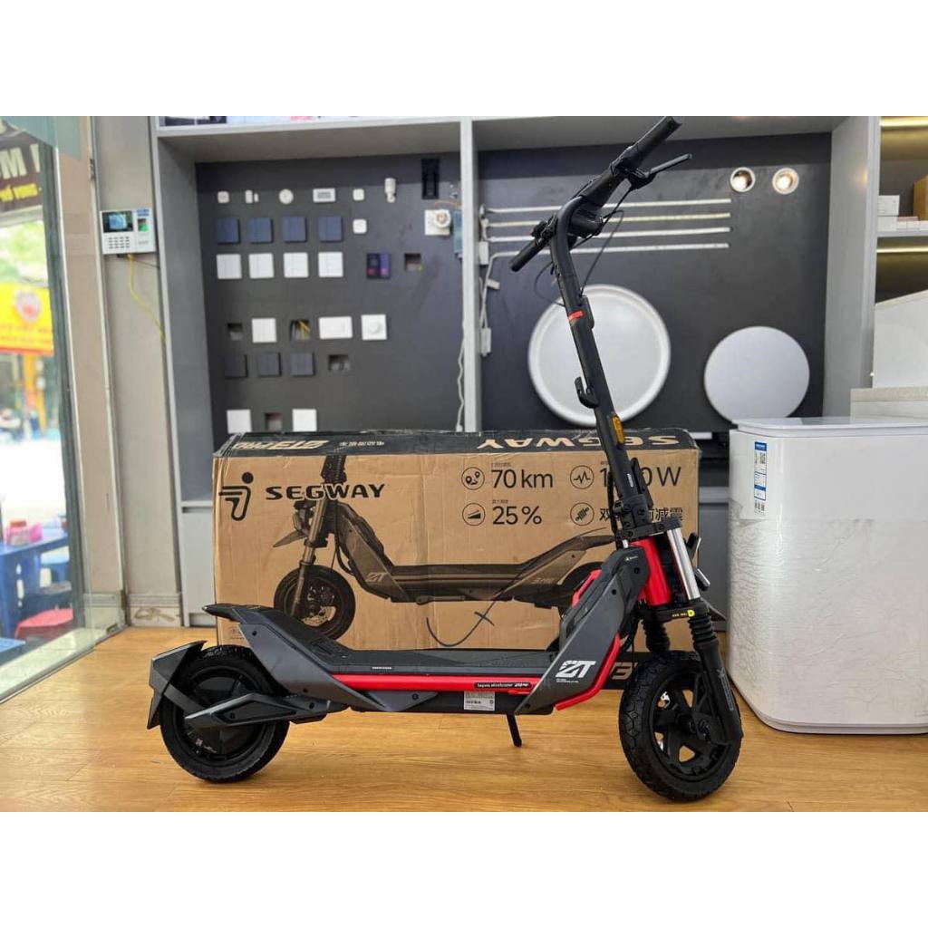 XE ĐIỆN SCOOTER SEGWAY NINEBOT ZT3 PRO TỐC ĐỘ 32KM/1H PHẠM VI HOẠT ĐỘNG 70KM