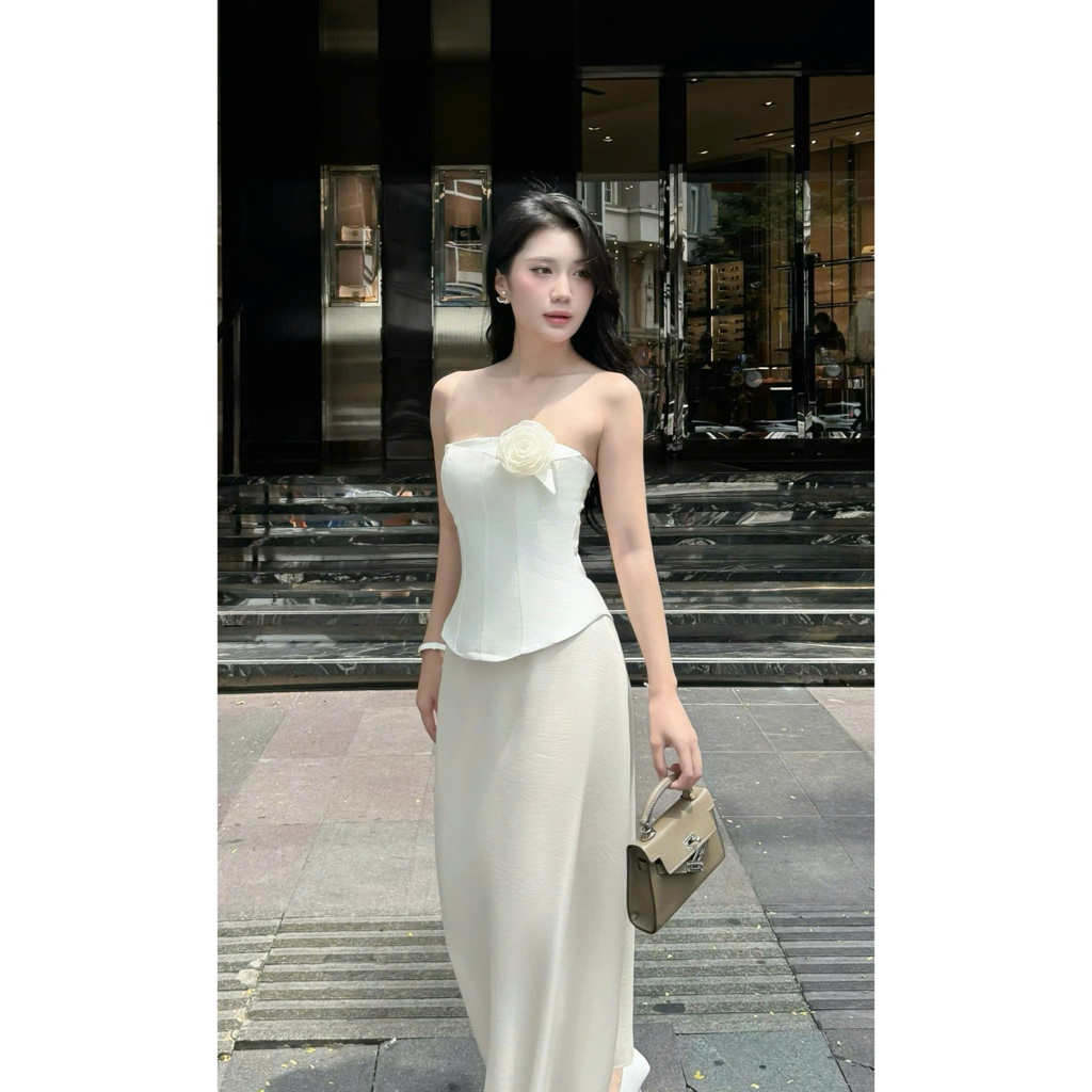 Set áo cúp ngực, chân váy hẹn hò siêu thanh lịch và gợi cảm