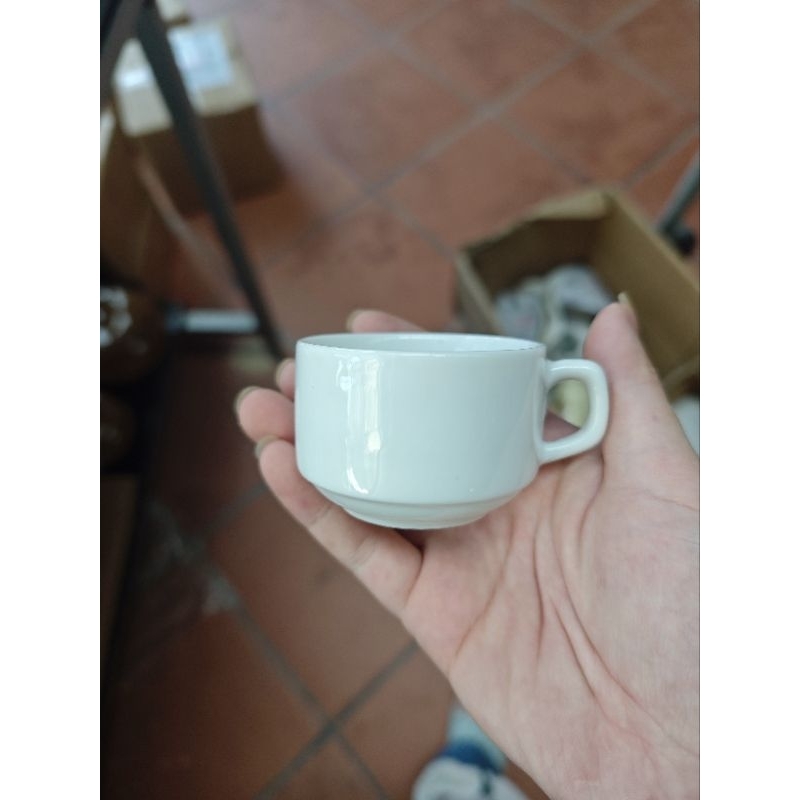 Chén trắng uống nước , uống trà