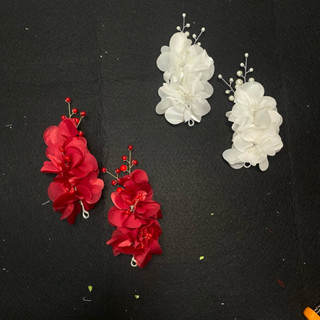  cài tóc cô dâu màu đỏ đô hoa cài tóc cô dâu xinh mặc áo dài phụ kiện tóc chụp concept 