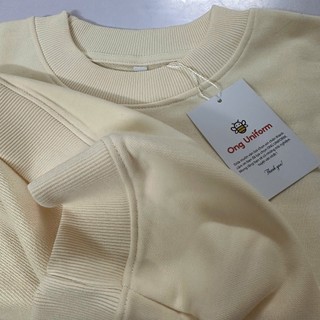 Áo sweater trơn nam nữ kem, áo dài tay basic form rộng unisex nỉ chân cua Ong Uniform OUS115T