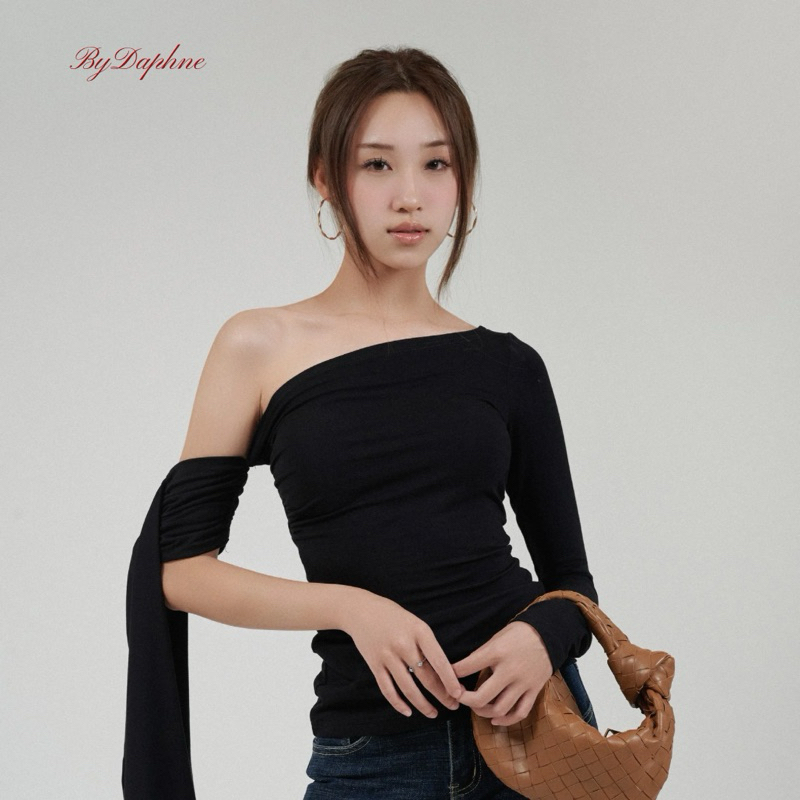 Áo Thun Xẻ Vai - Ribbon Oblique Off-shoulder Top