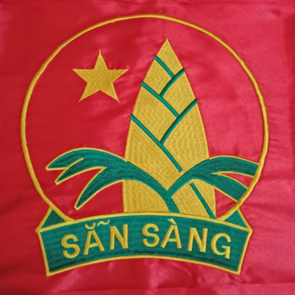 Cờ đội thêu, cờ măng non thêu logo mới Kt 70x105 thêu 1 mặt