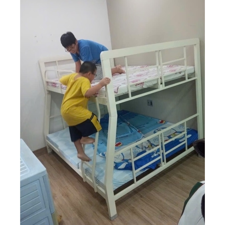 Giường sắt 2 tầng sắt 4x8 hộp trên 1m4 dưới 1m6 dễ lắp ráp.