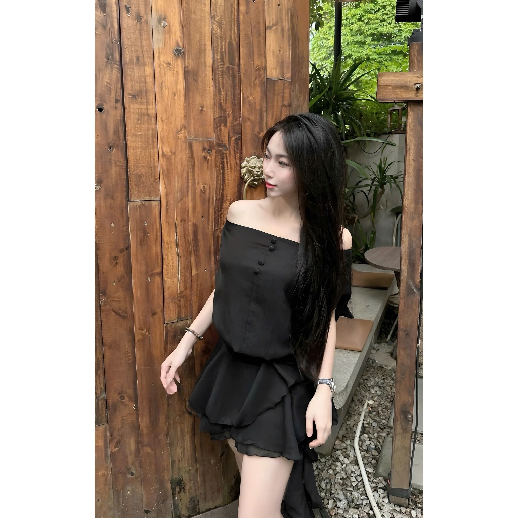 Set Tiểu Thư Chất Liệu Tơ Mềm Dáng Trễ Vai Hở Lưng Cúc Bọc Phối Hoa Vặn Nhún Hông Sang Chảnh | BigBuy360 - bigbuy360.vn