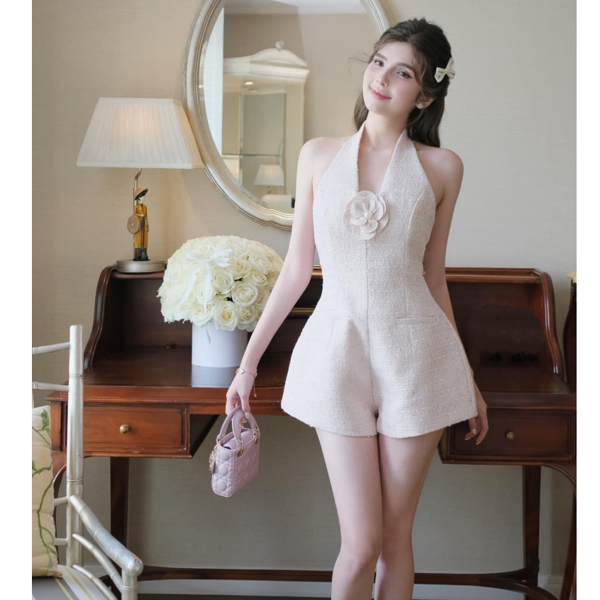 P84 - Jumpsuit tiểu thư vại dạ tweed cổ yếm phối hoa trà dáng ngắn xinh xắn