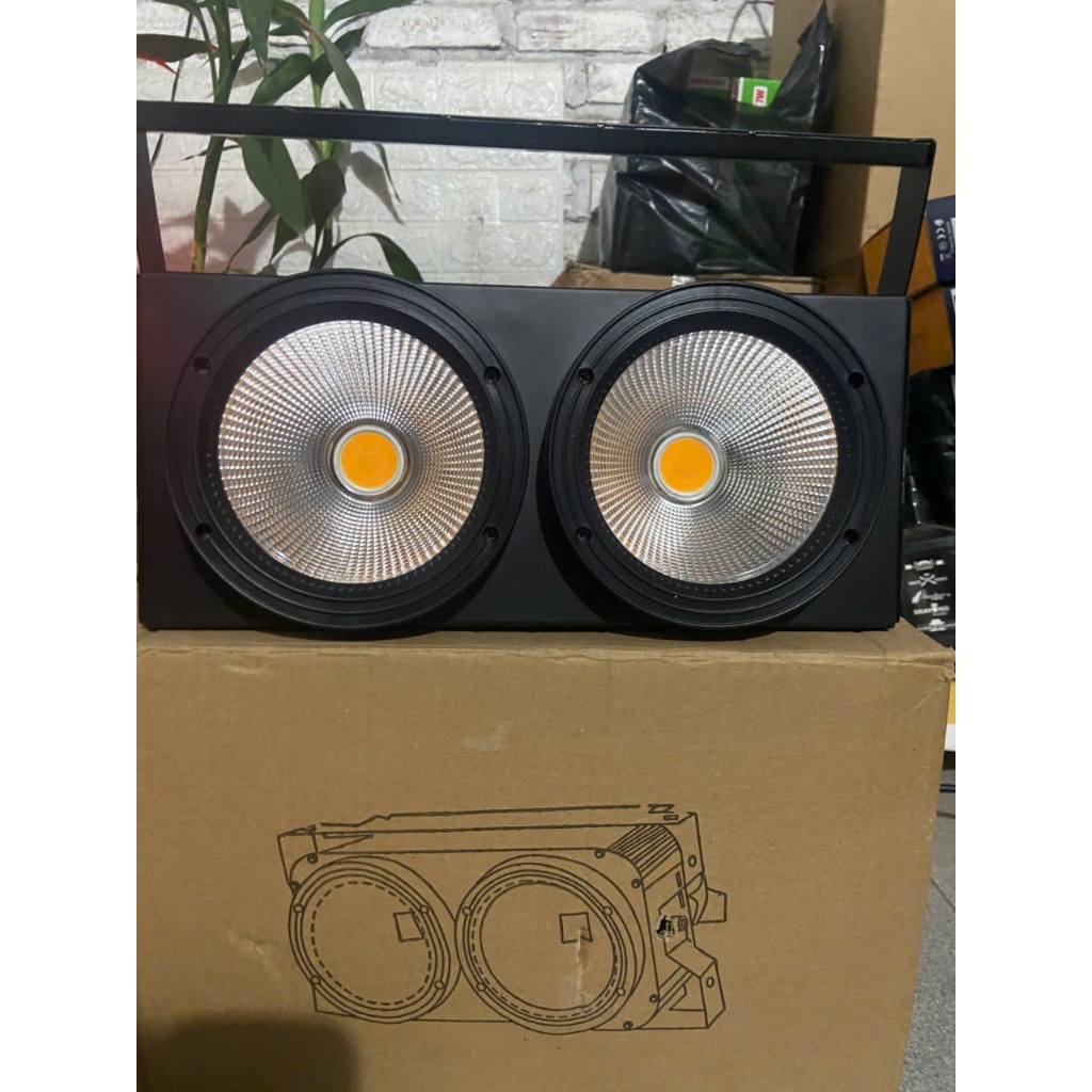 Đèn led blinder 200w ánh sáng vàng