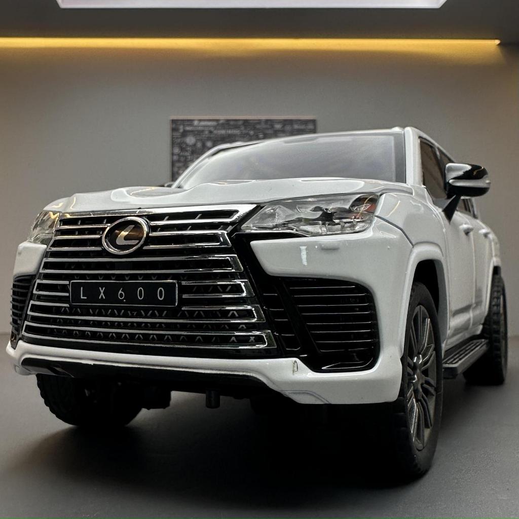 Mô hình xe kim loại ô tô Lexus LX600 tỉ lệ 1:24 khung thép chắc chắn