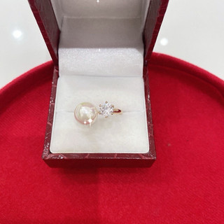 Nhẫn nữ đính hạt châu xinh xắn