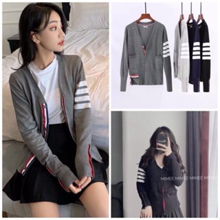  Áo nam nữ Cardigan Thom Len Mỏng Hoạ Tiết Bốn Sọc Trắng Chất Len Dệt Tằm Siêu Âm Và Giữ Form Vải Giặt Máy Thoải Mái 